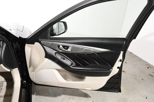 2015 Infiniti Q50 Premium photo
