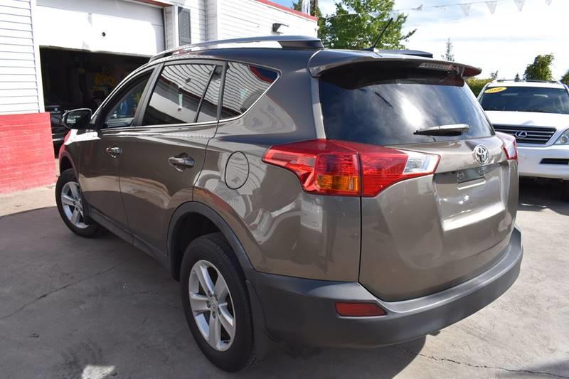 2014 Toyota RAV4 XLE photo