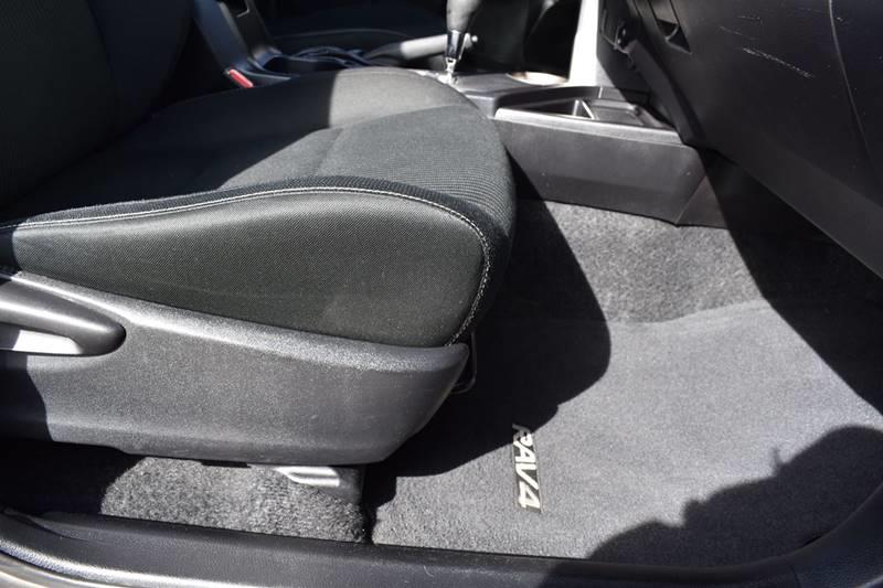 2014 Toyota RAV4 XLE photo