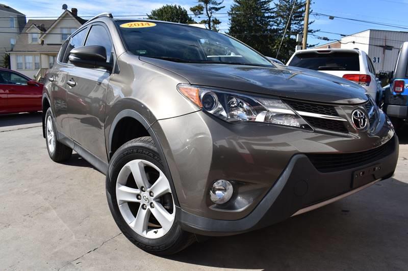 2014 Toyota RAV4 XLE photo
