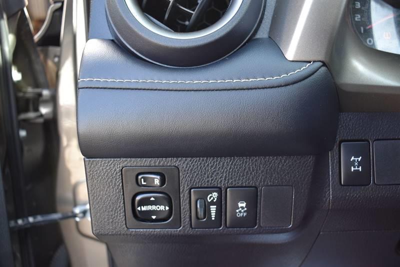 2014 Toyota RAV4 XLE photo