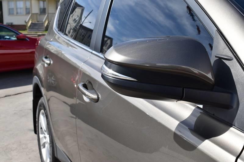 2014 Toyota RAV4 XLE photo