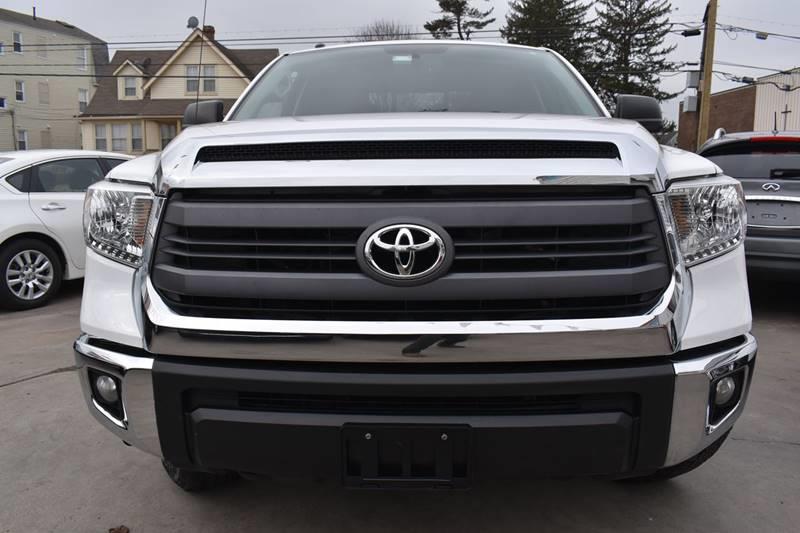 2014 Toyota Tundra SR5 photo
