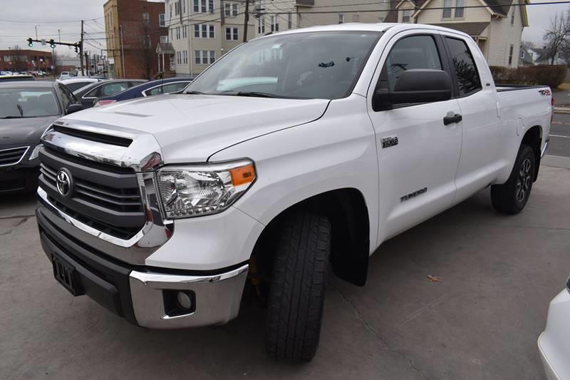 2014 Toyota Tundra SR5 photo