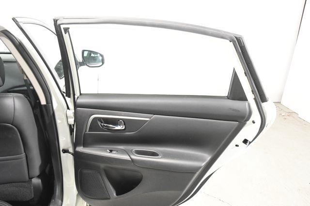 2016 Nissan Altima 2.5 SL w/ Nav & Blind Spot photo