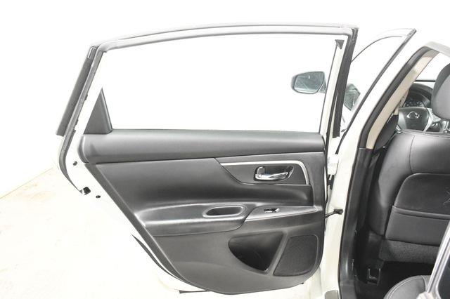 2016 Nissan Altima 2.5 SL w/ Nav & Blind Spot photo