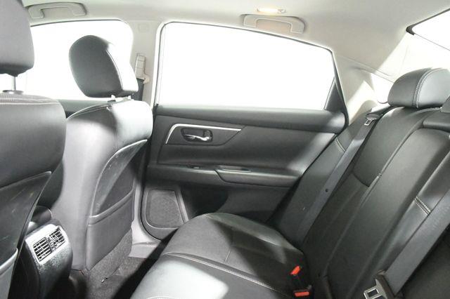 2016 Nissan Altima 2.5 SL w/ Nav & Blind Spot photo