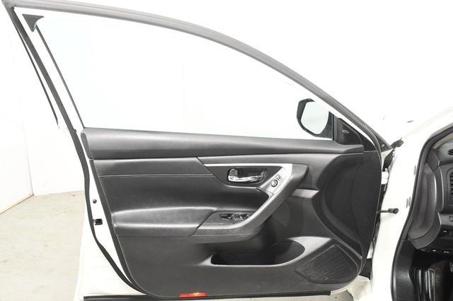 2016 Nissan Altima 2.5 SL w/ Nav & Blind Spot photo