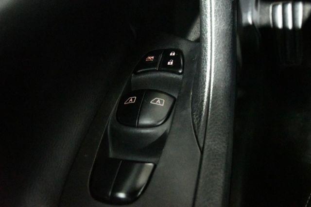 2016 Nissan Altima 2.5 SL w/ Nav & Blind Spot photo