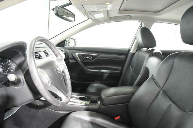2016 Nissan Altima 2.5 SL w/ Nav & Blind Spot photo