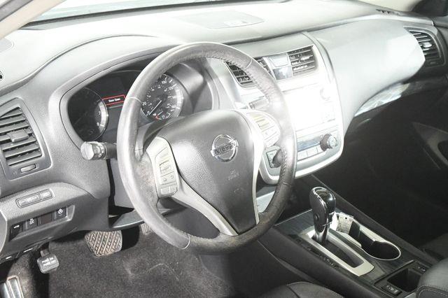 2016 Nissan Altima 2.5 SL w/ Nav & Blind Spot photo