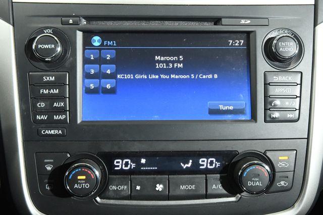 2016 Nissan Altima 2.5 SL w/ Nav & Blind Spot photo