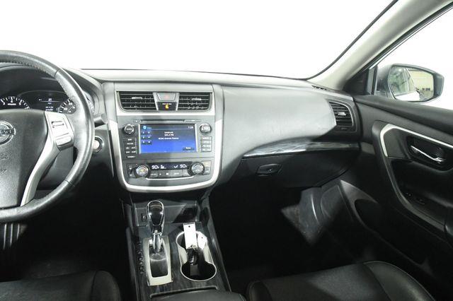 2016 Nissan Altima 2.5 SL w/ Nav & Blind Spot photo