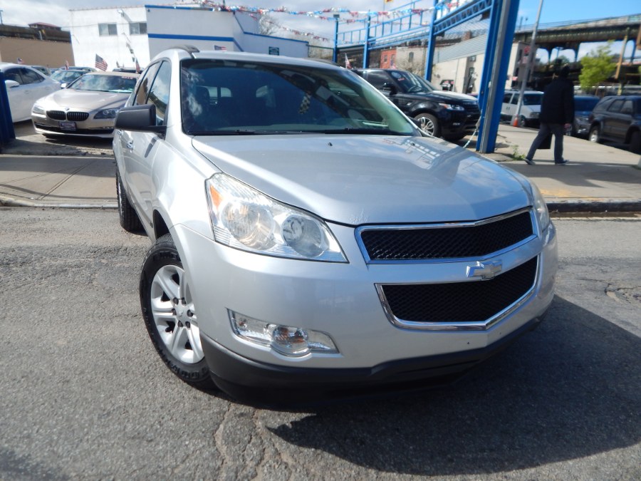 2010 Chevrolet Traverse LS photo
