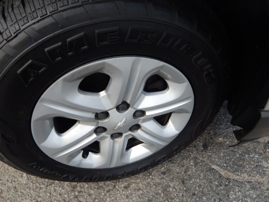 2010 Chevrolet Traverse LS photo