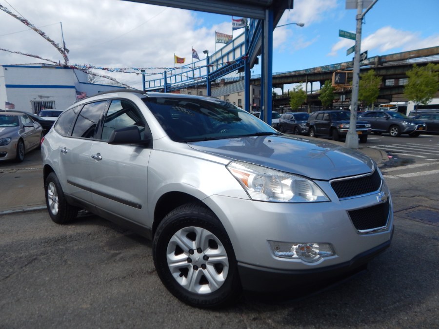 2010 Chevrolet Traverse LS photo