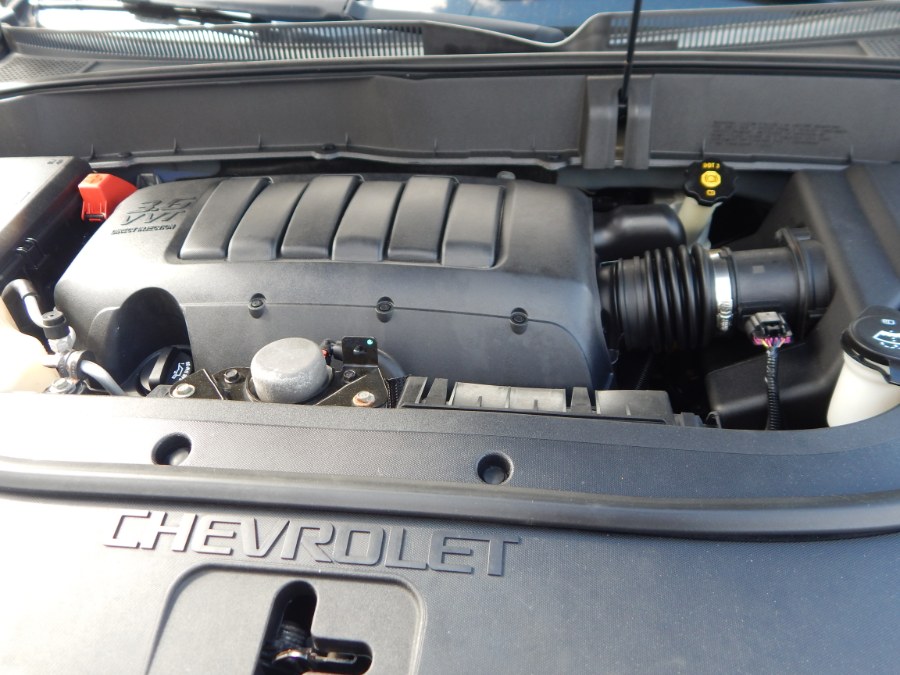 2010 Chevrolet Traverse LS photo