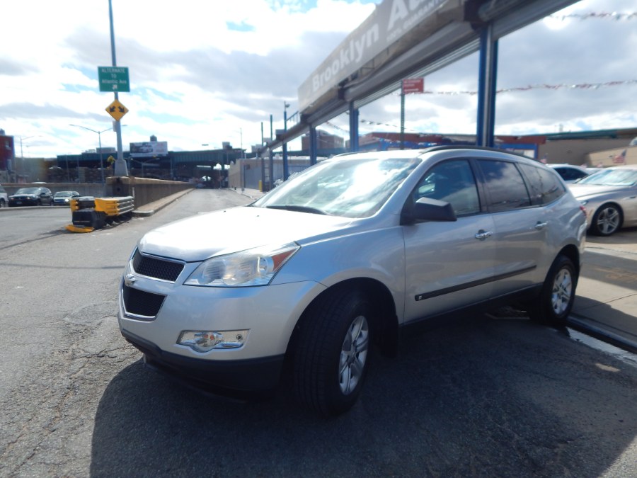 2010 Chevrolet Traverse LS photo