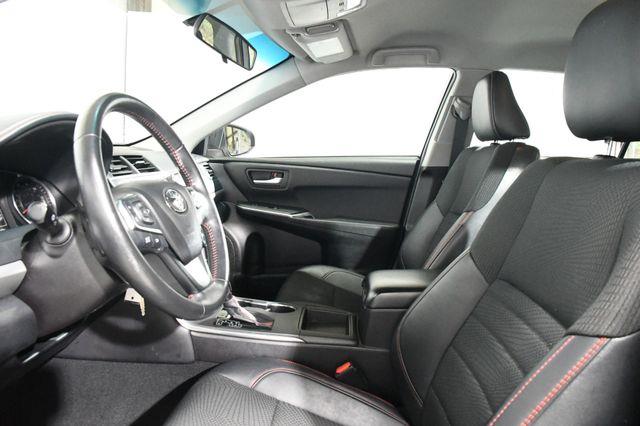 2016 Toyota Camry SE photo