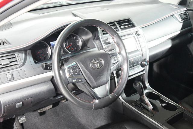 2016 Toyota Camry SE photo