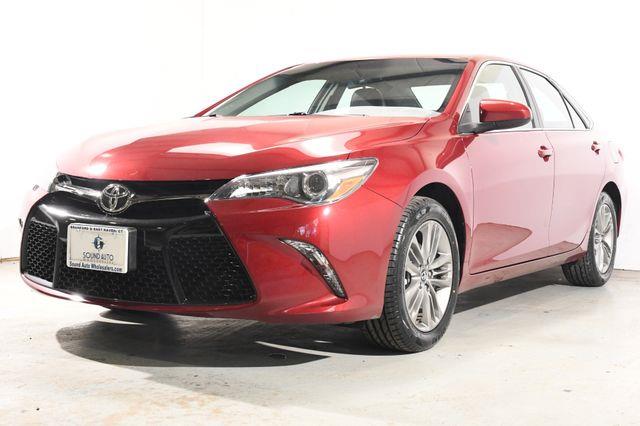 The 2016 Toyota Camry SE photos
