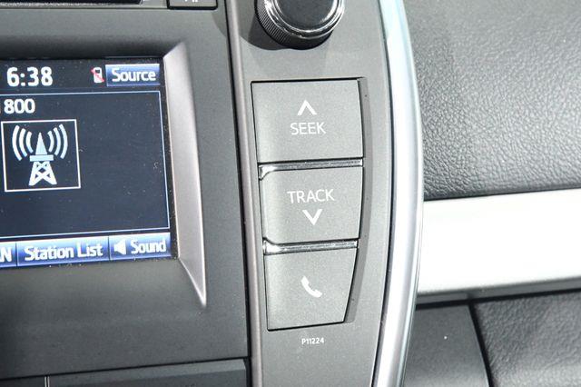 2016 Toyota Camry SE photo