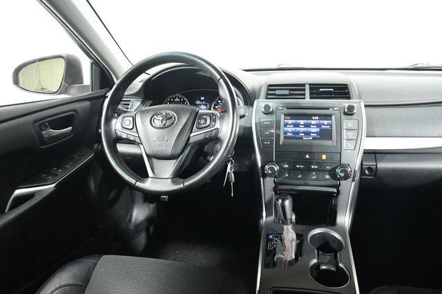 2016 Toyota Camry SE photo