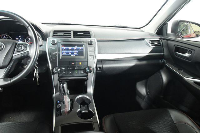 2016 Toyota Camry SE photo