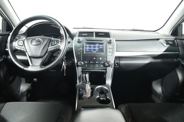 2016 Toyota Camry SE photo