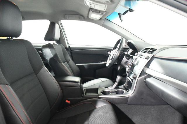 2016 Toyota Camry SE photo