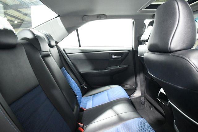 2016 Toyota Camry SE w/Special Edition Pkg photo