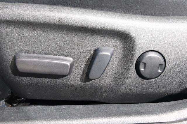 2016 Toyota Camry SE w/Special Edition Pkg photo