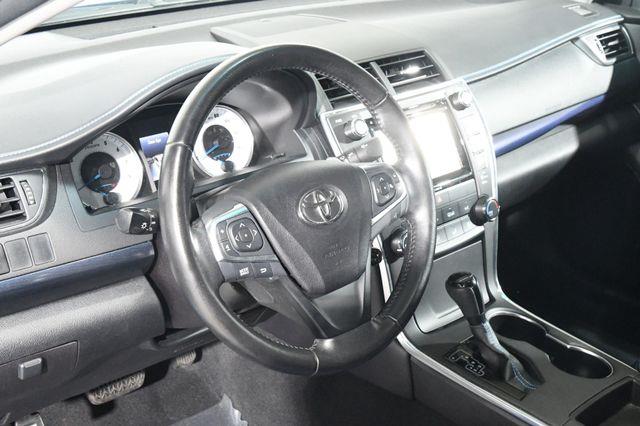 2016 Toyota Camry SE w/Special Edition Pkg photo