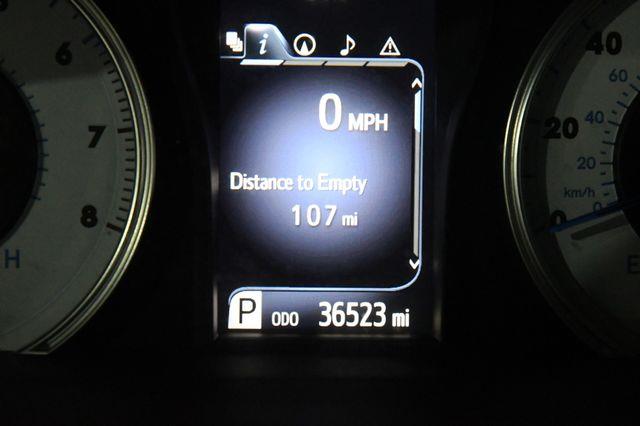 2016 Toyota Camry SE w/Special Edition Pkg photo