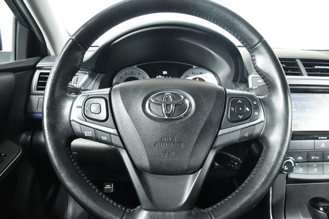 2016 Toyota Camry SE w/Special Edition Pkg photo