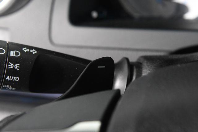 2016 Toyota Camry SE w/Special Edition Pkg photo