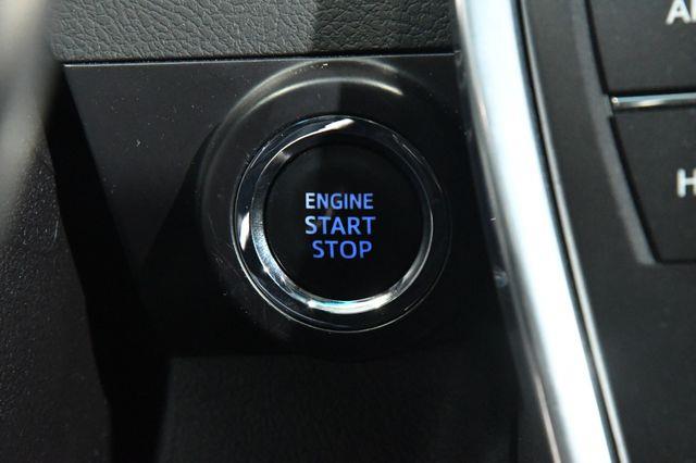 2016 Toyota Camry SE w/Special Edition Pkg photo