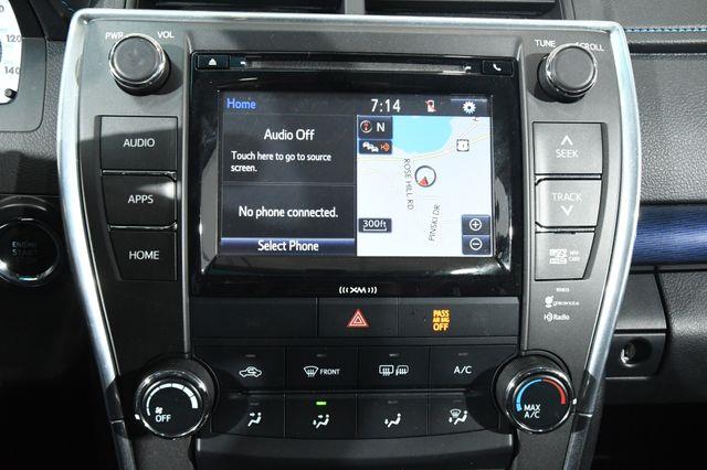 2016 Toyota Camry SE w/Special Edition Pkg photo