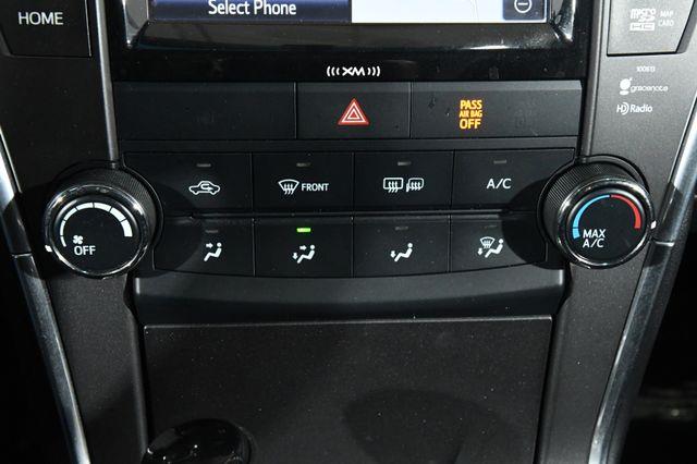 2016 Toyota Camry SE w/Special Edition Pkg photo