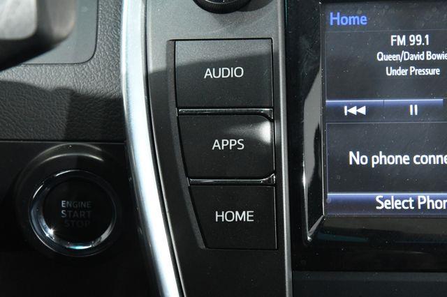 2016 Toyota Camry SE w/Special Edition Pkg photo