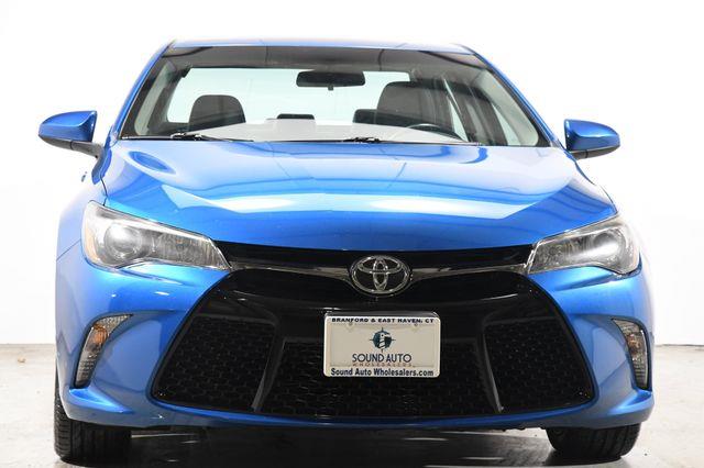 2016 Toyota Camry SE w/Special Edition Pkg photo