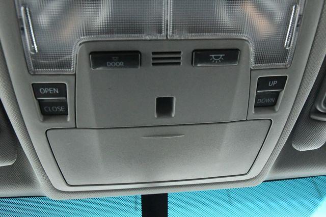 2016 Toyota Camry SE w/Special Edition Pkg photo