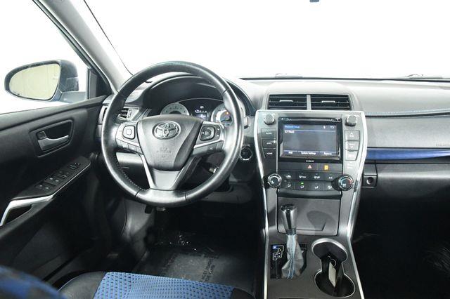 2016 Toyota Camry SE w/Special Edition Pkg photo