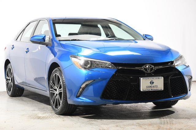 2016 Toyota Camry SE w/Special Edition Pkg photo