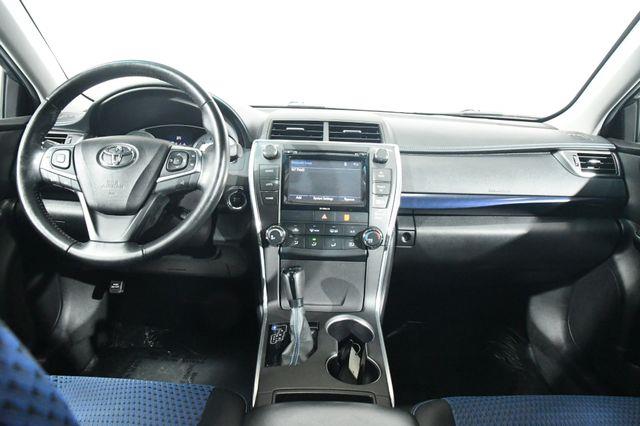 2016 Toyota Camry SE w/Special Edition Pkg photo