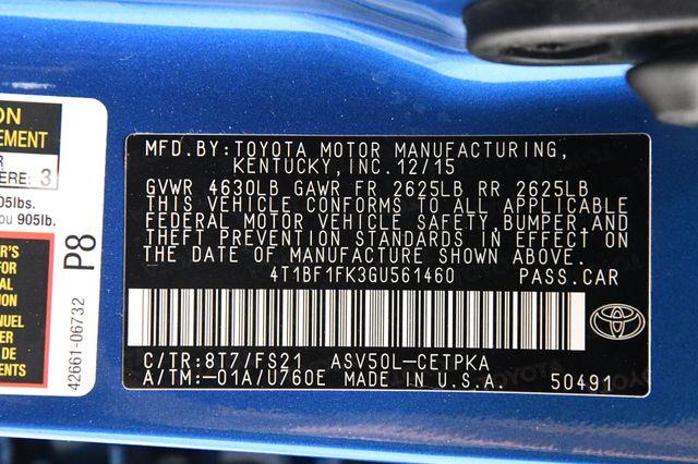 2016 Toyota Camry SE w/Special Edition Pkg photo