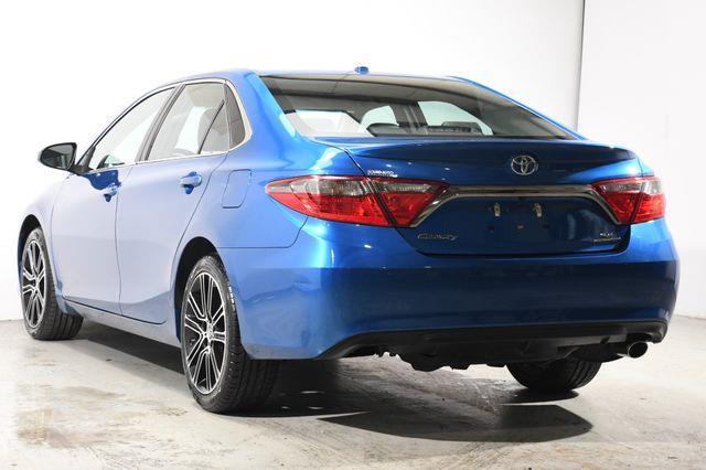 2016 Toyota Camry SE w/Special Edition Pkg photo