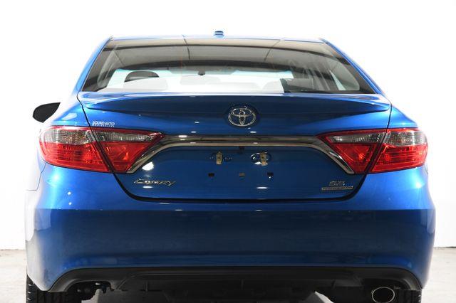2016 Toyota Camry SE w/Special Edition Pkg photo