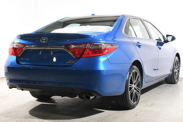 2016 Toyota Camry SE w/Special Edition Pkg photo