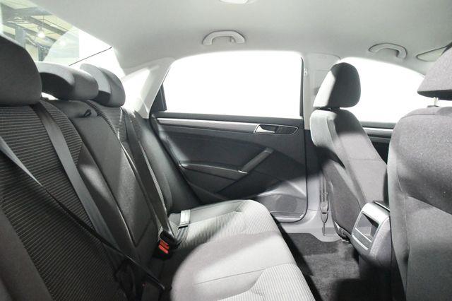 2016 Volkswagen Passat 1.8T R-Line photo